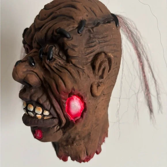 Spirit Halloween shrunken head hangging decoration - Picture 6 of 16